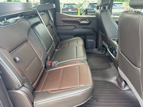 Used 2023 GMC Sierra 1500 Denali w/ Denali Reserve Package AWD/4WD image 16