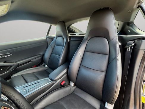 Used 2019 Porsche 718 Cayman RWD image 15