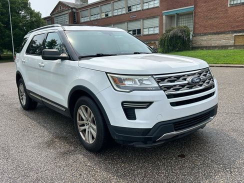 Used 2018 Ford Explorer XLT AWD/4WD image 6