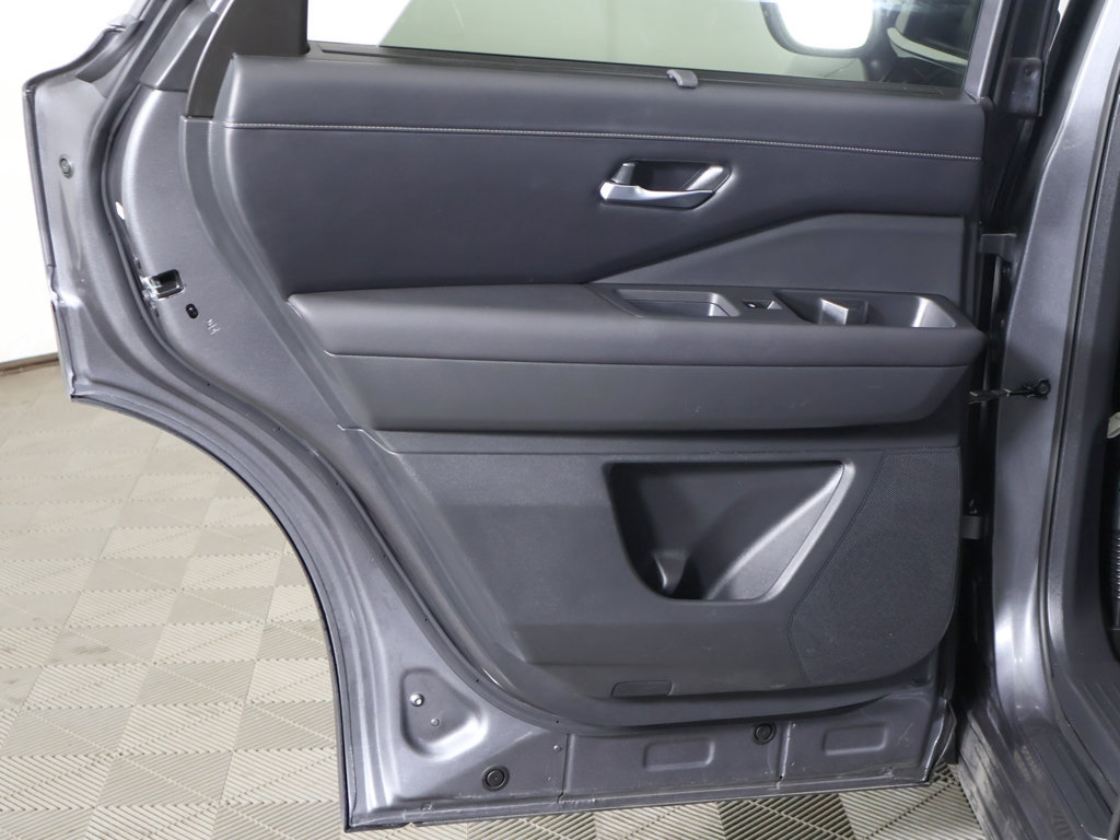 Used 2024 Nissan Pathfinder SL AWD/4WD image 26