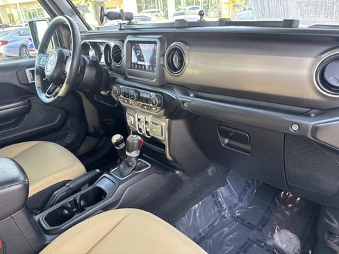 Used 2020 Jeep Gladiator Sport w/ Quick Order Package 24S image 28