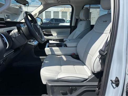 Used 2025 Ford Expedition Platinum w/ Platinum Ultimate Package AWD/4WD image 12
