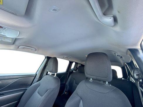 Used 2023 Jeep Renegade Latitude AWD/4WD image 16