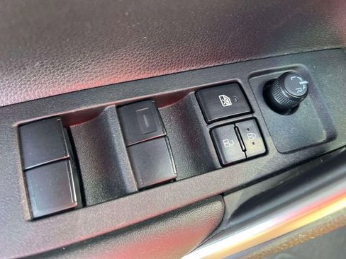 Used 2024 Toyota Corolla Cross AWD Hybrid w/ Moonroof Package image 21