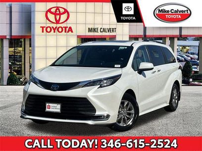 Certified 2023 Toyota Sienna XLE