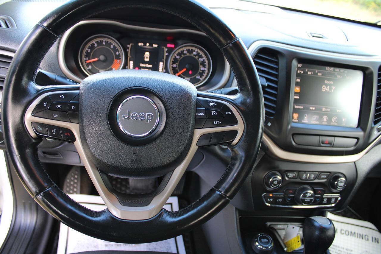 Used 2015 Jeep Cherokee Latitude w/ Comfort/Convenience Group AWD/4WD image 21