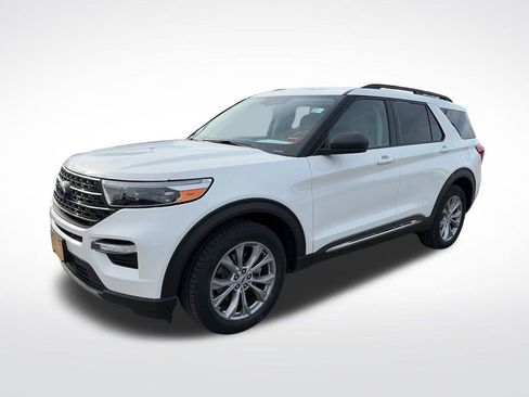 Certified 2023 Ford Explorer XLT w/ Equipment Group 202A AWD/4WD image 3