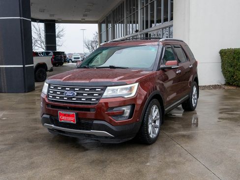 Used 2016 Ford Explorer Limited w/ Equipment Group 301A image 3