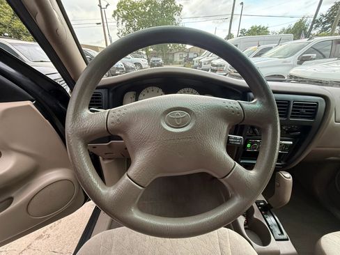 Used 2004 Toyota Tacoma PreRunner RWD image 9
