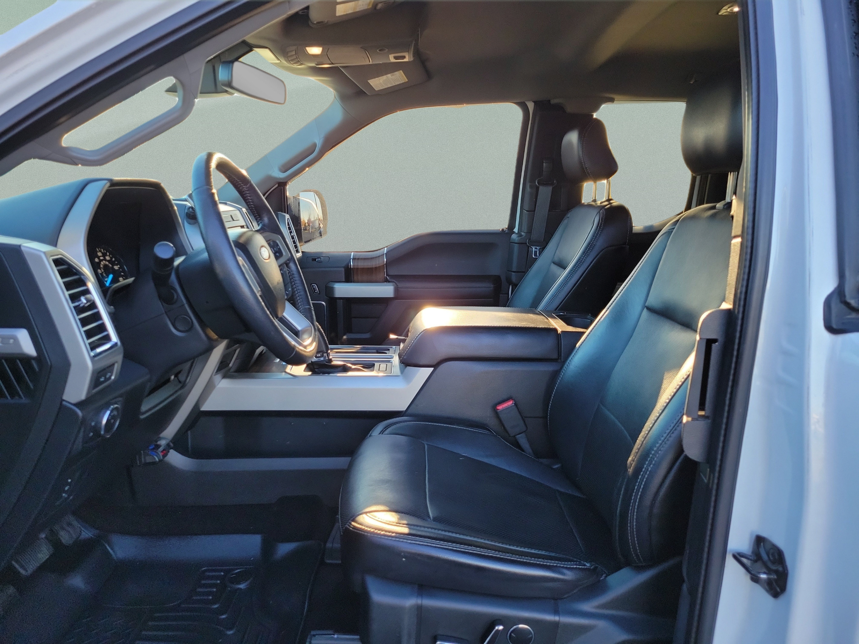 Used 2016 Ford F150 Lariat w/ Equipment Group 502A Luxury AWD/4WD image 13
