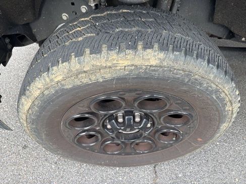 Used 2024 Ford F350 Lariat w/ Black Appearance Package image 12