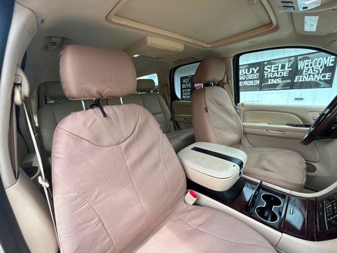 Used 2007 Cadillac Escalade AWD w/ Information Package image 39