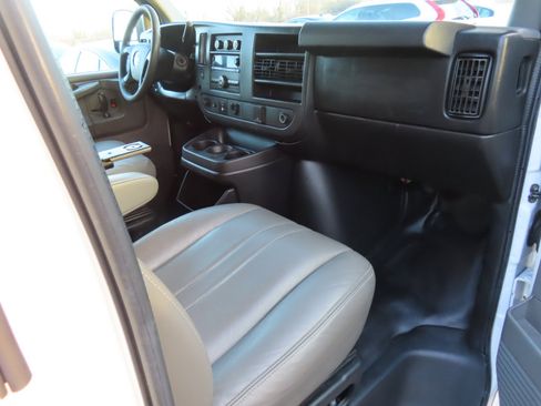 Used 2015 Chevrolet Express 2500 image 16