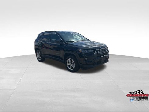 Used 2024 Jeep Compass Latitude image 7