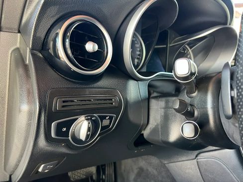 Used 2019 Mercedes-Benz GLC 300 w/ Premium Package image 18