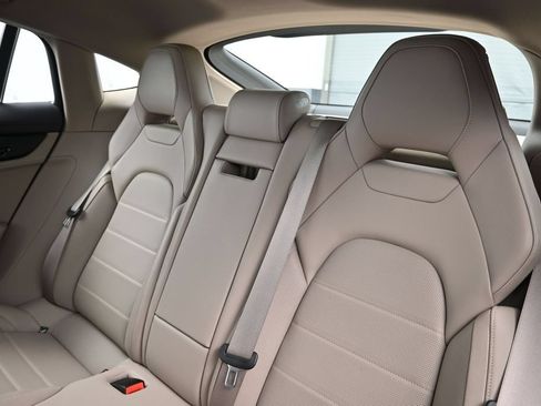 Certified 2024 Porsche Panamera image 6