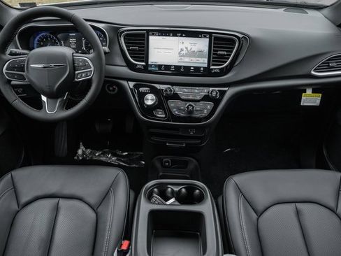 New 2026 Chrysler Voyager LX image 18