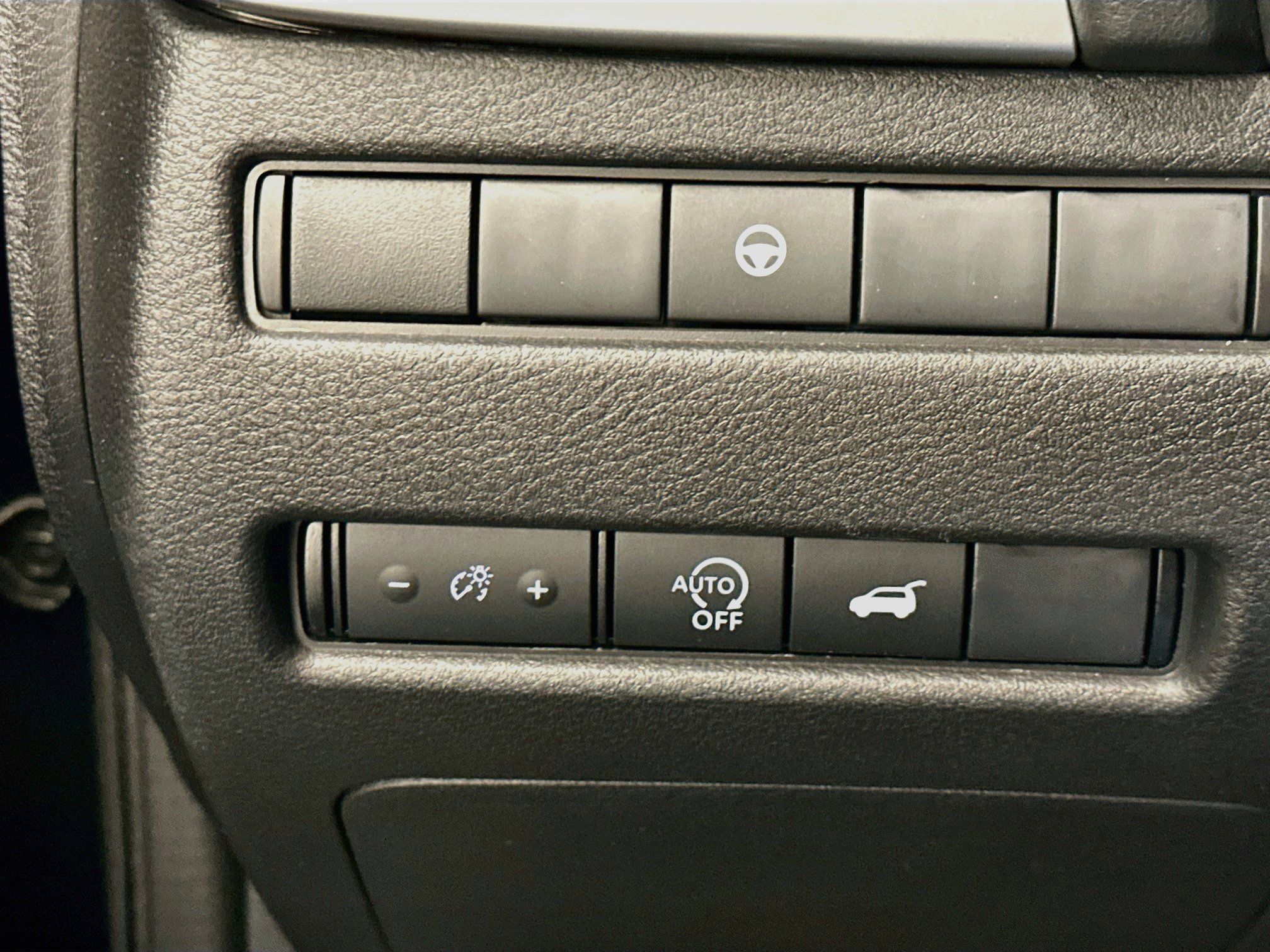 Used 2025 Nissan Rogue SV AWD/4WD image 17