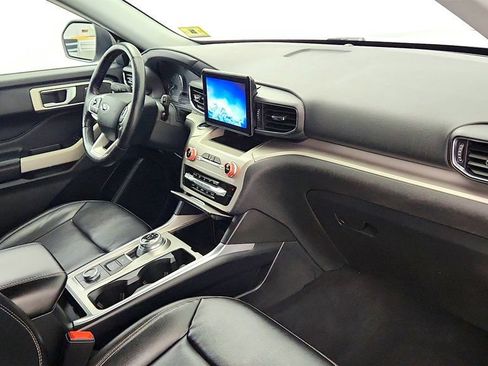 Used 2021 Ford Explorer XLT w/ Equipment Group 202A AWD/4WD image 24