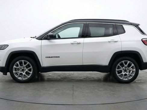 Used 2025 Jeep Compass Limited image 5
