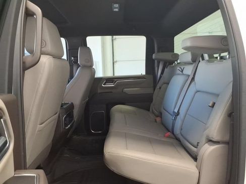 Used 2025 Chevrolet Silverado 2500 LTZ w/ LTZ Convenience Package AWD/4WD image 16