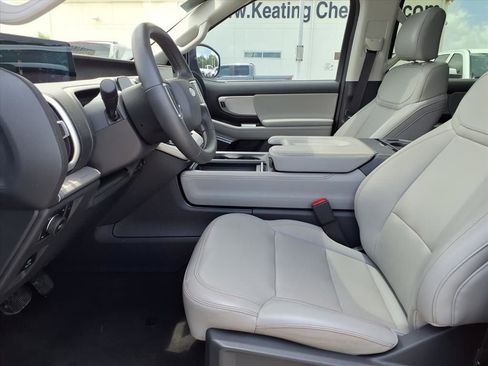 Used 2025 Ford Expedition Active AWD/4WD image 10
