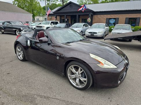 Used 2010 Nissan 370Z Touring w/ Sport Pkg RWD image 10