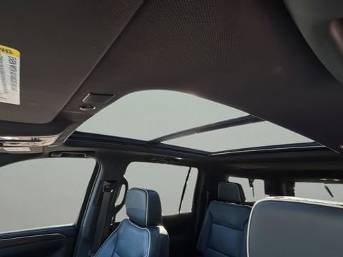 Used 2023 Chevrolet Suburban Premier AWD/4WD image 19