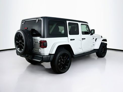 Used 2023 Jeep Wrangler Unlimited Sahara w/ Cold Weather Group AWD/4WD image 9