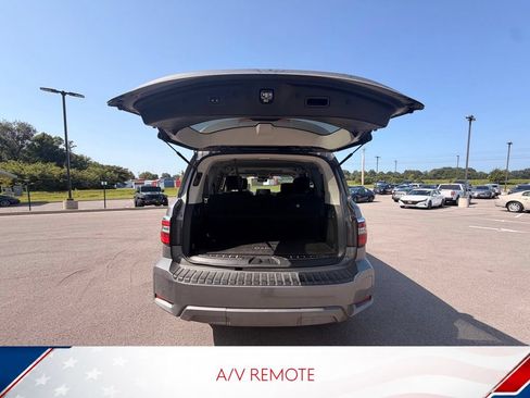 Used 2023 Nissan Armada Platinum w/ Captain's Chairs Package AWD/4WD image 8