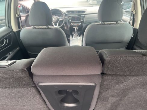 Used 2019 Nissan Rogue S image 12