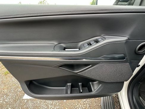 New 2025 Lincoln Navigator Reserve AWD/4WD image 18