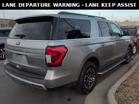 Used 2023 Ford Expedition Max XLT image 3