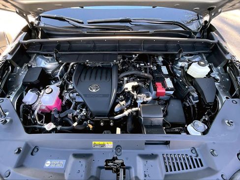 Certified 2025 Toyota Highlander XLE image 30