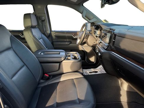 Used 2024 GMC Sierra 1500 SLT image 18