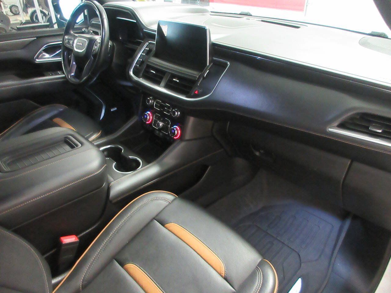 Used 2024 GMC Yukon AT4 w/ Technology Package AWD/4WD image 17