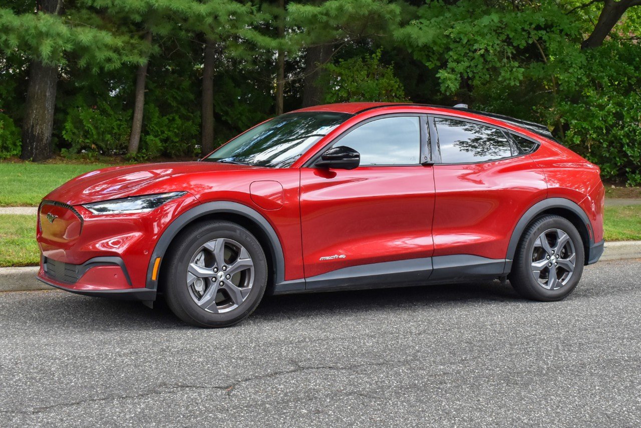 Used 2023 Ford Mustang Mach-E Select AWD/4WD image 3
