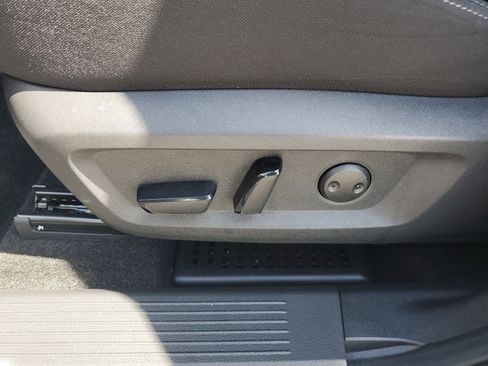 Used 2023 Nissan Rogue SV image 12