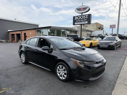 Used 2020 Toyota Corolla LE FWD image 1