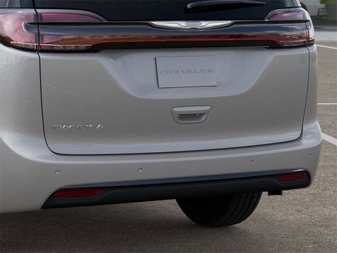 New 2026 Chrysler Pacifica Select image 13