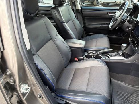 Used 2019 Toyota Corolla SE FWD image 11