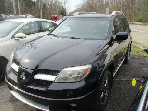 Used 2006 Mitsubishi Outlander SE FWD image 1