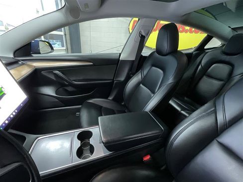 Used 2022 Tesla Model 3 Standard Range image 12