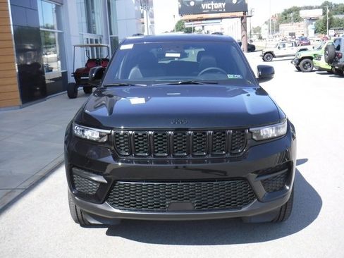 New 2025 Jeep Grand Cherokee Altitude image 5