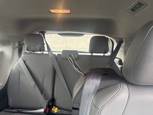 Used 2022 Toyota Sienna XLE w/ XLE Plus Package image 6