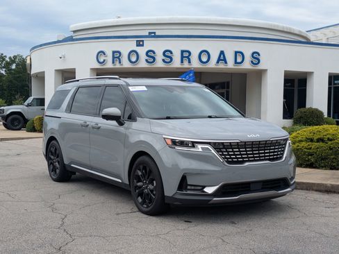 Used 2023 Kia Carnival SX Prestige FWD image 1