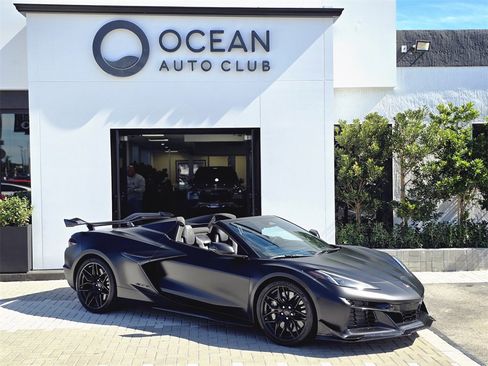 Used 2025 Chevrolet Corvette Z06 w/ Z07 Performance Package image 3