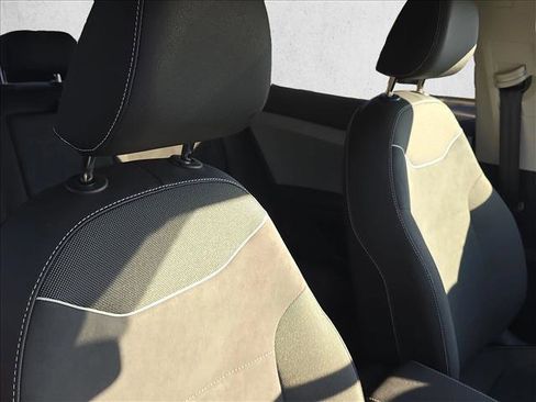 Used 2024 Volkswagen Taos SE image 22