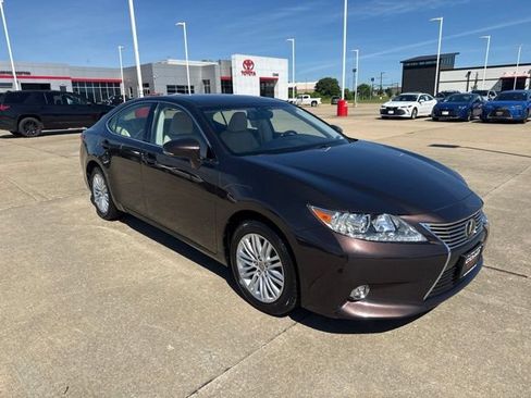 Used 2014 Lexus ES 350 w/ Luxury Package FWD image 2