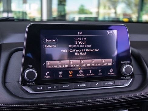 Used 2024 Nissan Rogue SV image 15